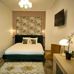 Le Twelve Hotell